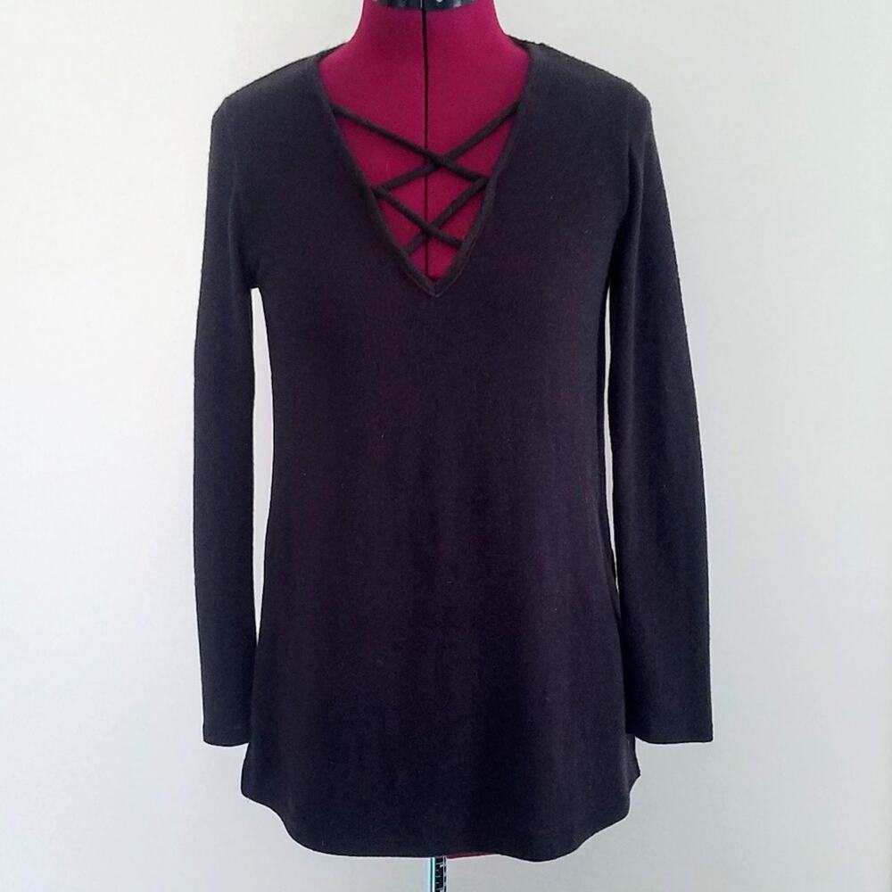 Evereve Peyton Jensen Long Sleeve Black Top